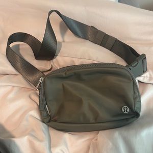 Lululemon Everywhere Belt Bag 1L